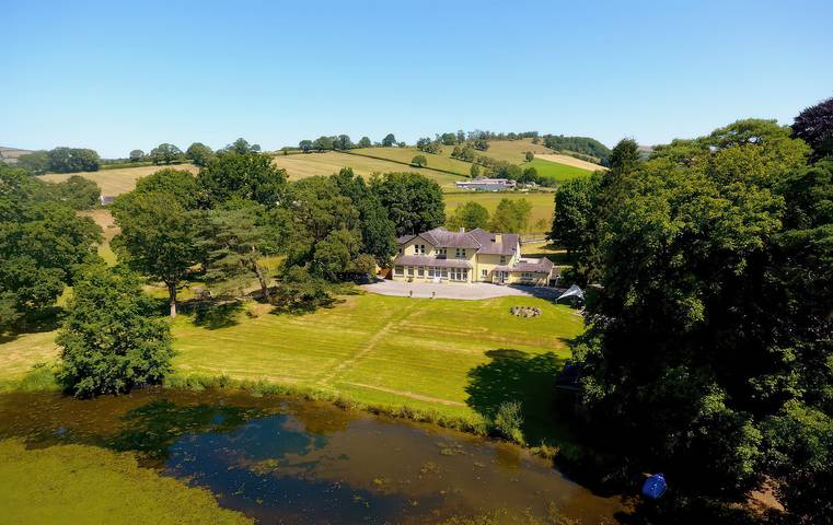 Cottage for 15 people, with Garden in South-Wales