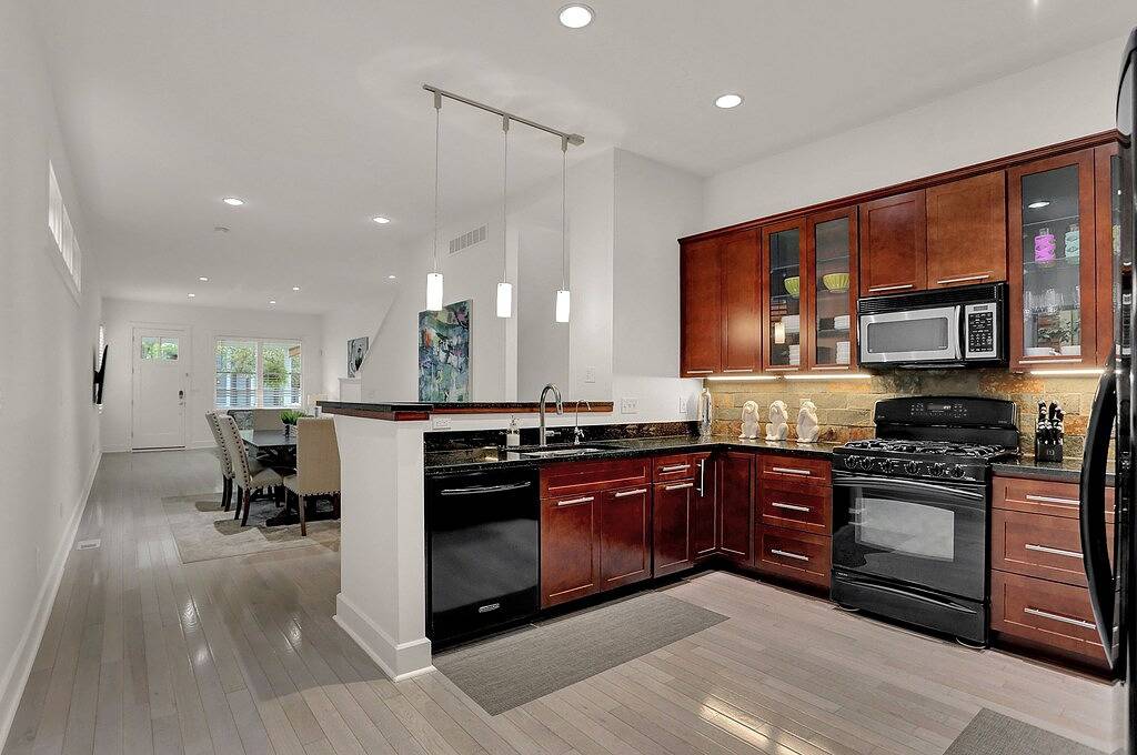 Downtown Modern and Luxurious 3 Bd/ 3.5 Ba Townhouse in Indianapolis, Indiana