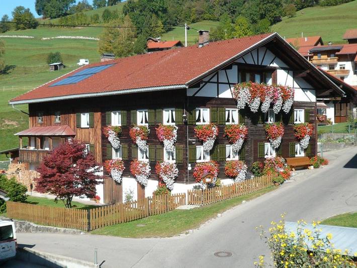 Ferienwohnung für 2 Personen, mit Balkon und Garten sowie Sauna in Vorderhindelang