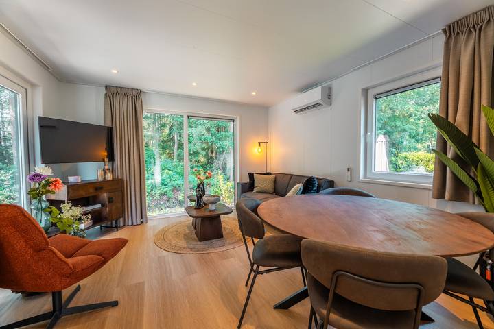 Vakantiepark De Wiltzangh — Uijlenborg Lodge mit Hottub | 4 Personen in Nationalpark Dwingelderveld