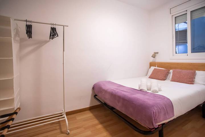 Ganze Wohnung, Ferienwohnung für 5 Personen mit Balkon in Barcelona Zentrum, Barcelona