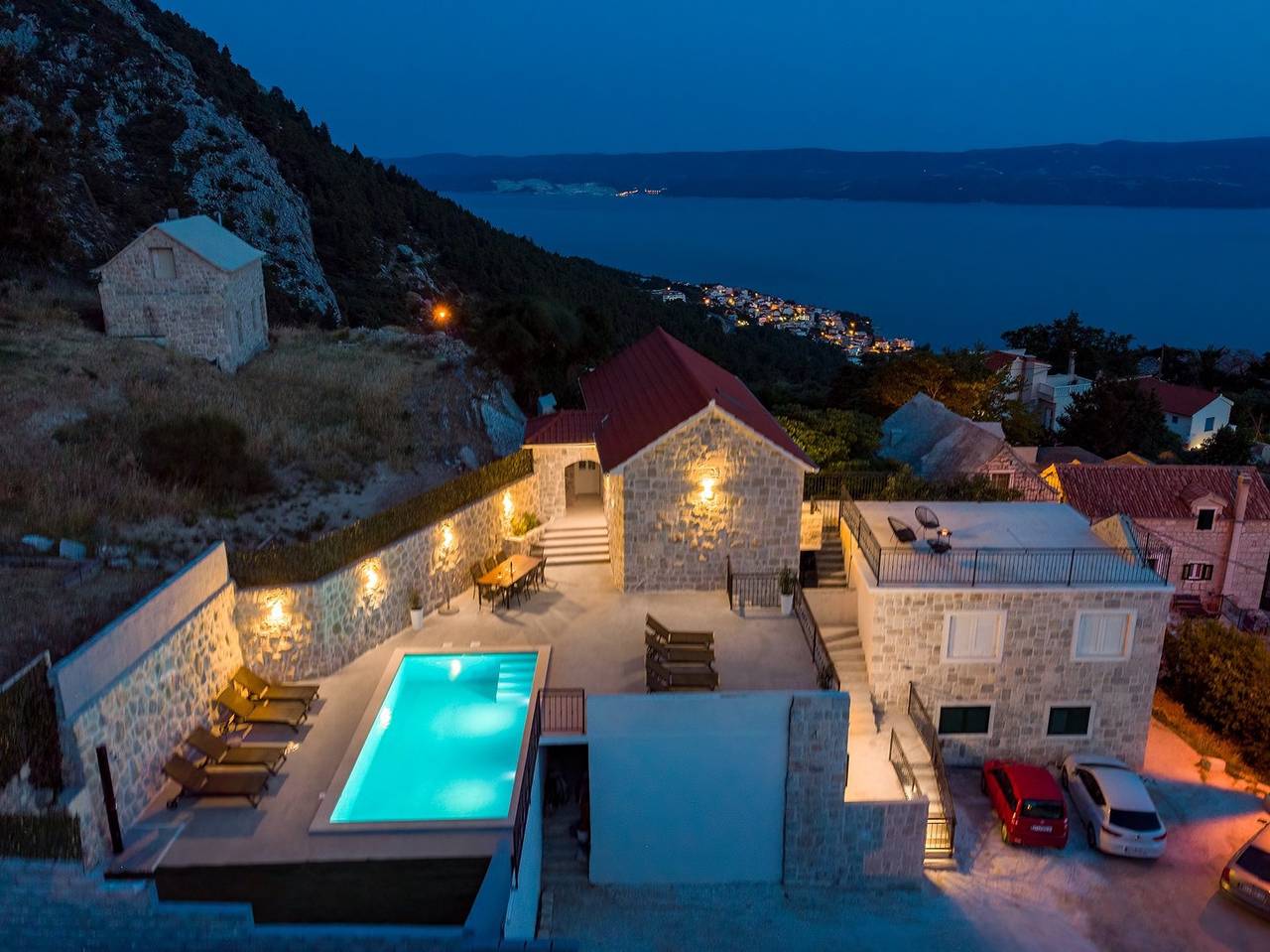 Seaview Villa King with pool 3km from sea in Omis, Omis-Riviera
