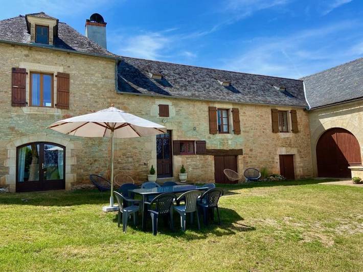 Location de vacances pour 9 personnes, avec jardin et piscine à Nadaillac - 2