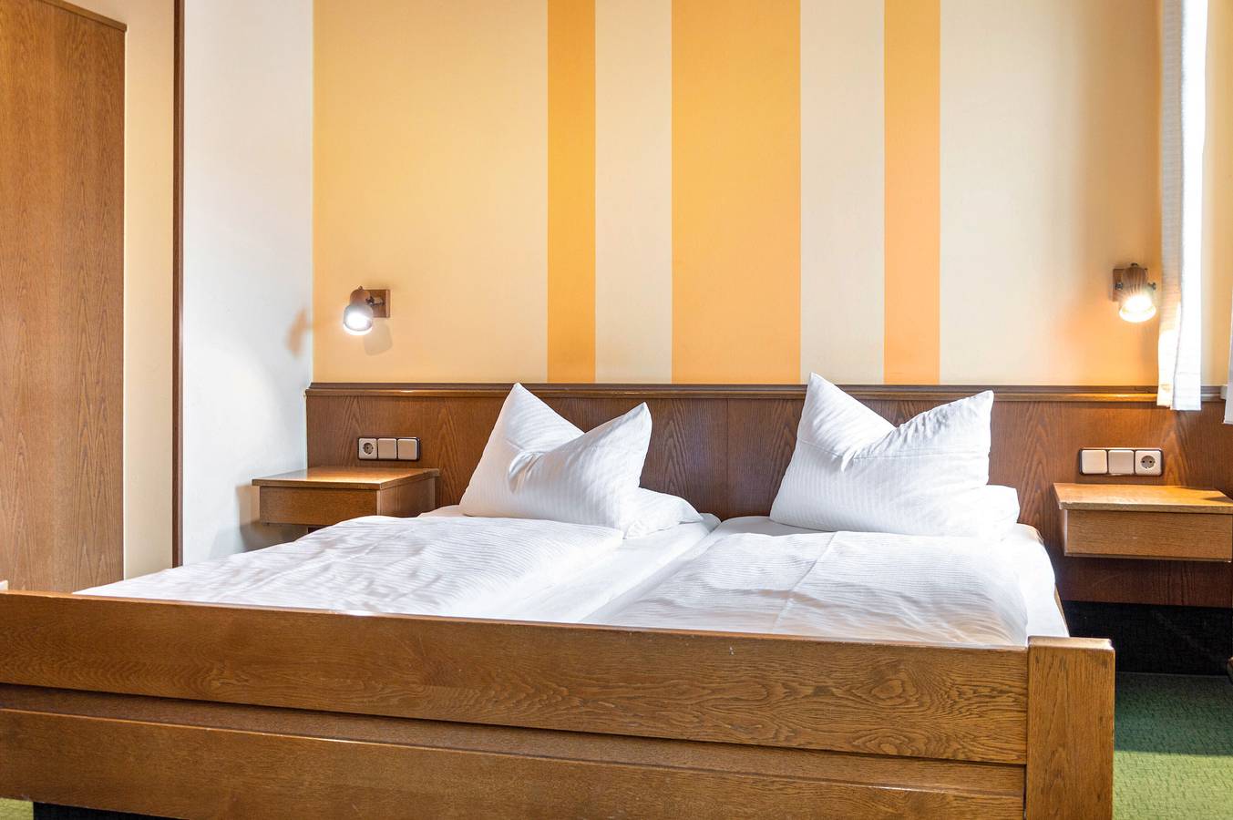 Room 2 - Double room with Wi-Fi in Lehrberg, Romantische Straße