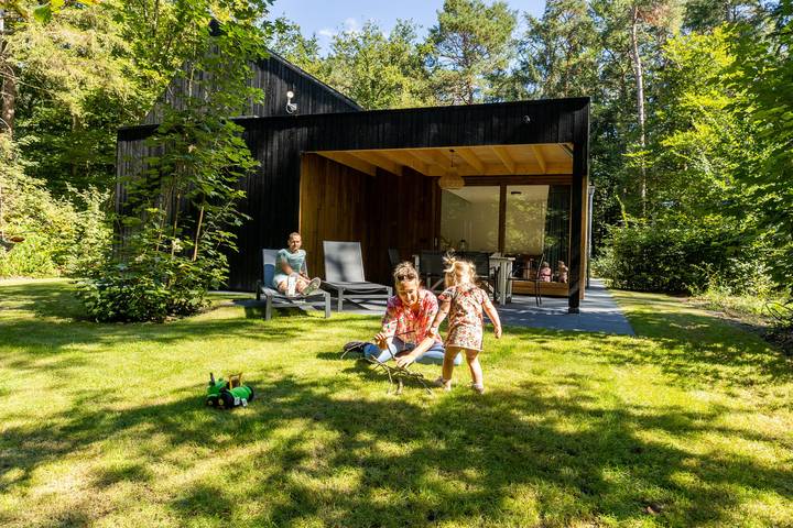 Vakantiehuis voor 5 personen, with sauna and whirlpool as well as tuin and terras in Norg