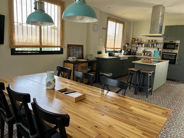 Location de vacances pour 9 personnes, avec terrasse ainsi que jardin et piscine à Alcalá de Guadaíra - 3