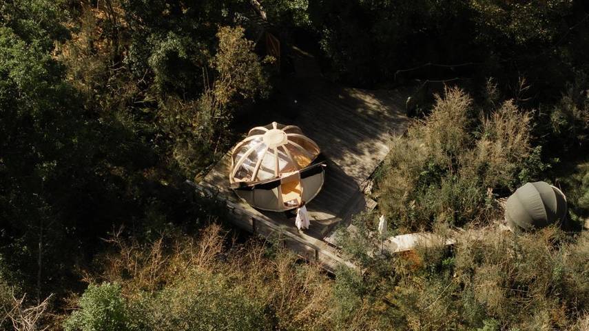 Tente pour 4 personnes, avec terrasse dans l' Ain