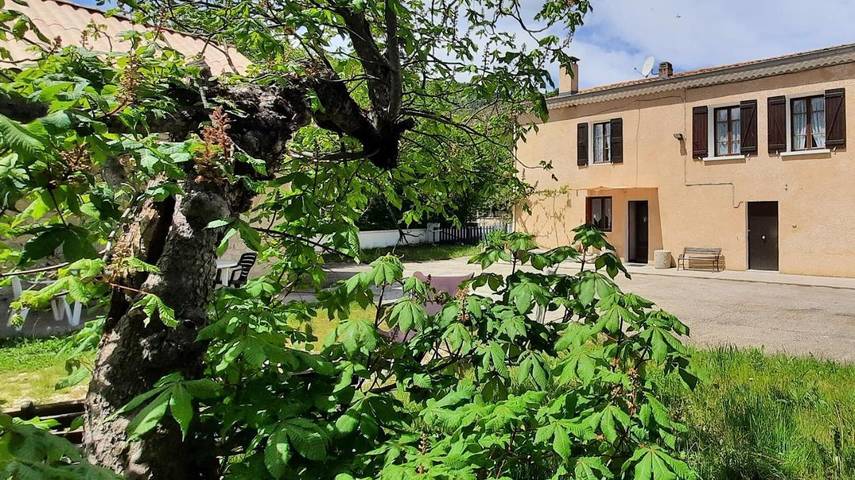 Location de vacances pour 12 personnes, avec vue et jardin, animaux acceptés à Barret-sur-Méouge - 2