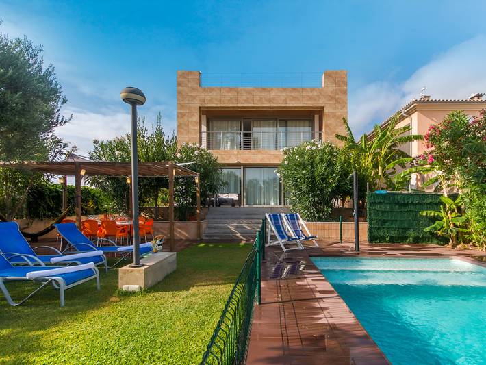 Ferienhaus für 8 Personen, mit Garten und Whirlpool sowie Terrasse in Alcúdia