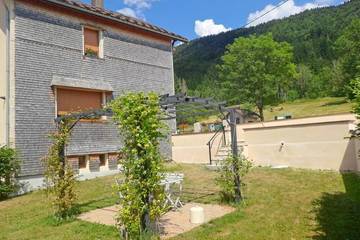 Gîte pour 4 personnes, avec jardin, animaux acceptés à Mijoux