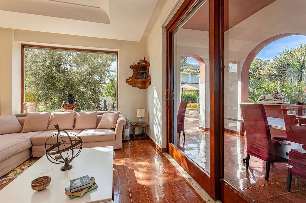 Right in the center of Ischia, the ideal villa for comfortable exclusive vacations in Ischia Porto, Ischia Cuidad