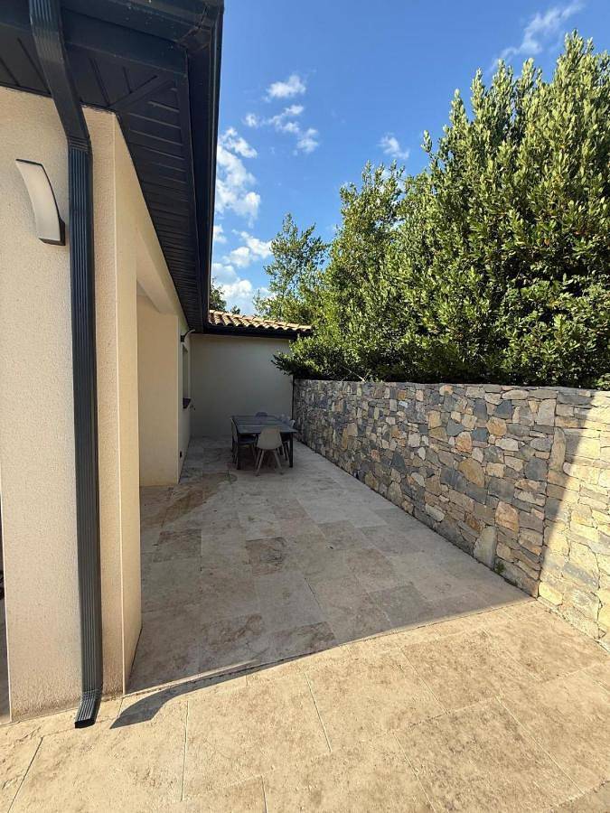 Location de vacances pour 6 personnes, avec piscine et terrasse à Blauzac - 4