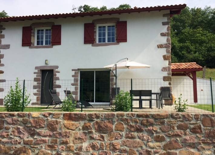 Gîte pour 6 personnes, avec terrasse et jardin