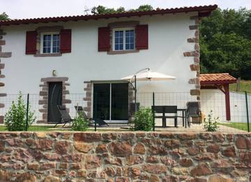 Gîte pour 6 personnes, avec terrasse et jardin à Saint-Étienne-de-Baïgorry