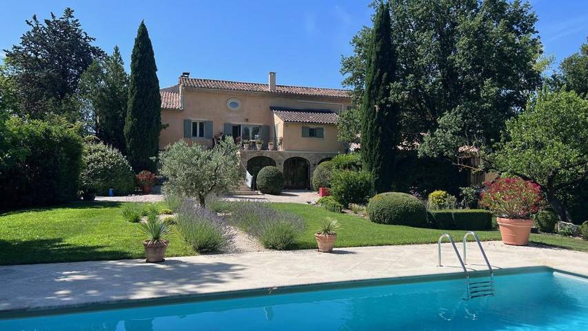 Gîte pour 2 personnes, avec vue et piscine ainsi que jardin et terrasse à Venasque - 4