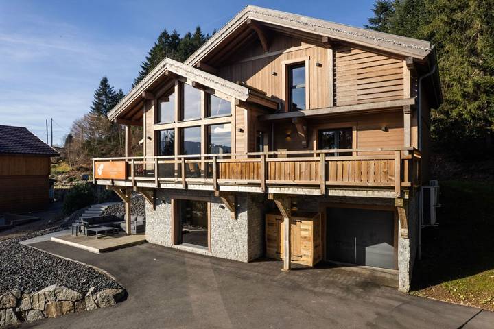 Chalet voor 12 personen, with tuin and zwembad as well as whirlpool and sauna in de Vogezen