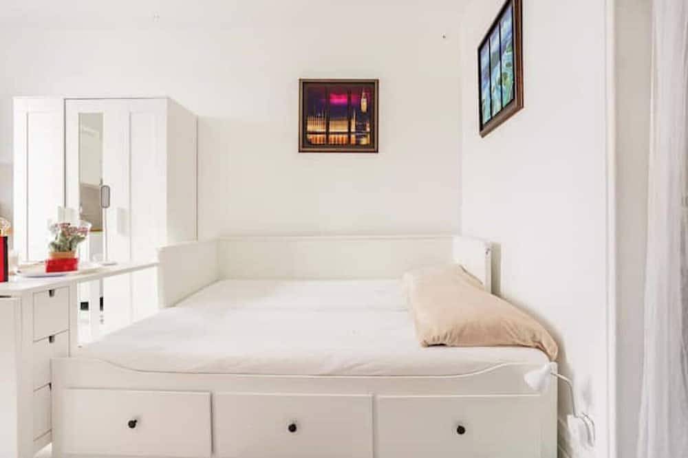 Apartamento entero, Paris Tourist Apartment, France, Private Stay for you and Your Family ? in Stains, Sena-Saint Denis
