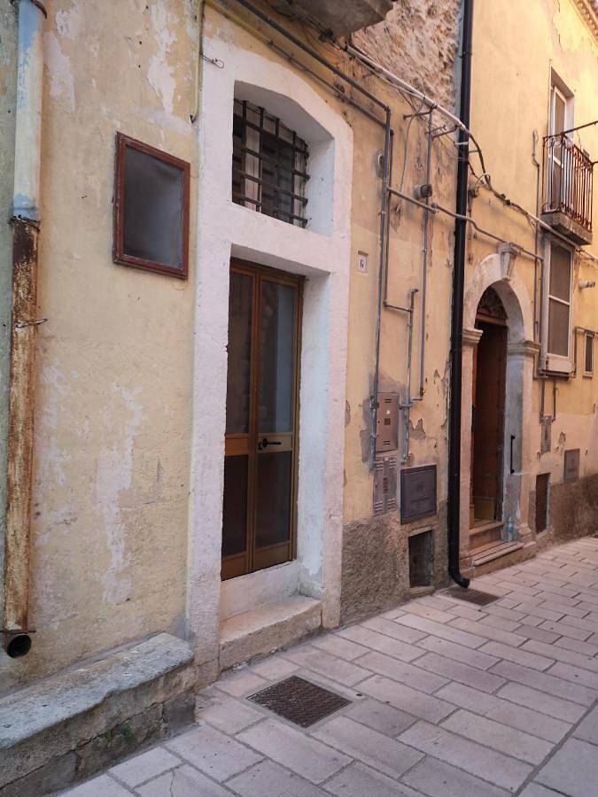 Gîte pour 4 personnes, avec vue et terrasse, animaux acceptés à Irsina - 2