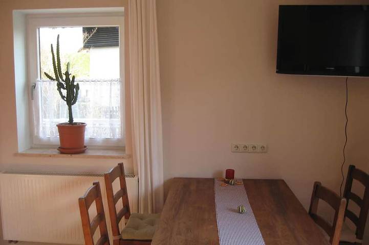 Ferienwohnung für 4 Personen, mit Whirlpool und Terrasse sowie Garten in Tutzing