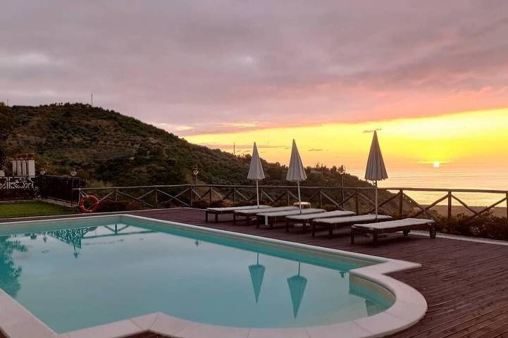 Villa con piscina per 12 persone, con piscina e giardino in Provincia di Messina