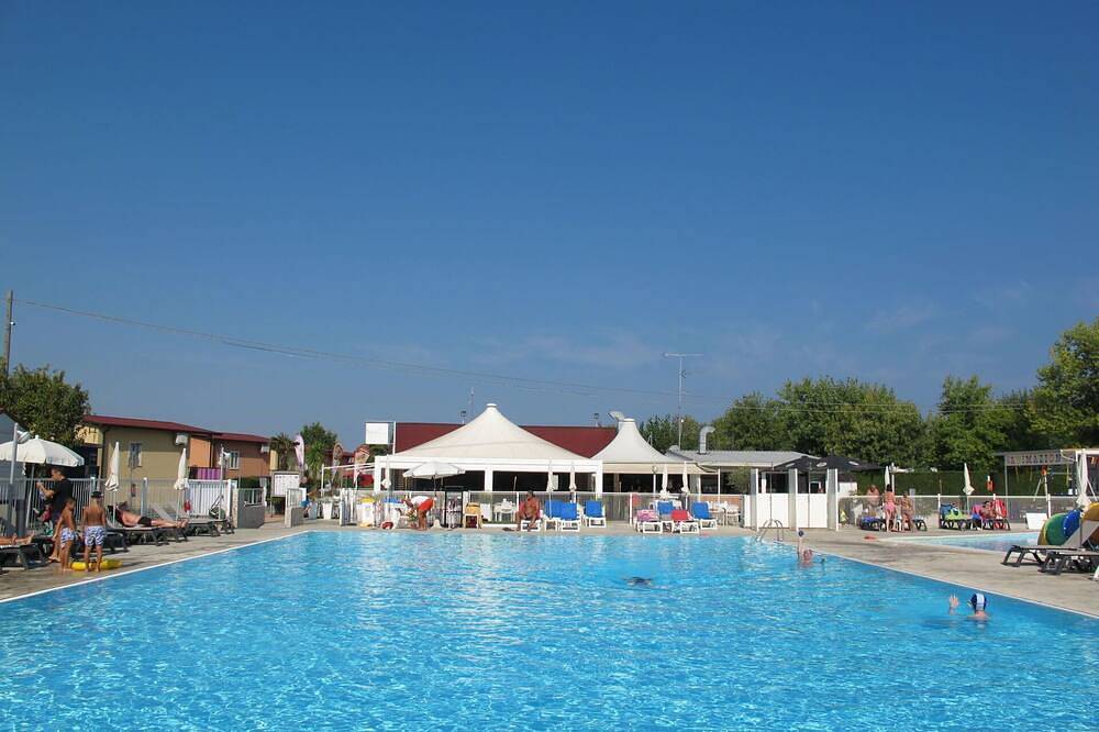 Schöne Wohnung in einem Ferienhaus mit Pool, Klimaanlage,  W-Lan, Terrasse und Haustiere erlaubt in Lido ai Pioppi, Peschiera del Garda