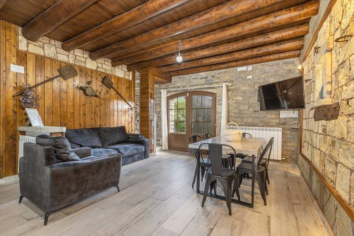 Casa rural para 6 personas, con balcón y jardín, Se admiten mascotas en Sobrarbe
