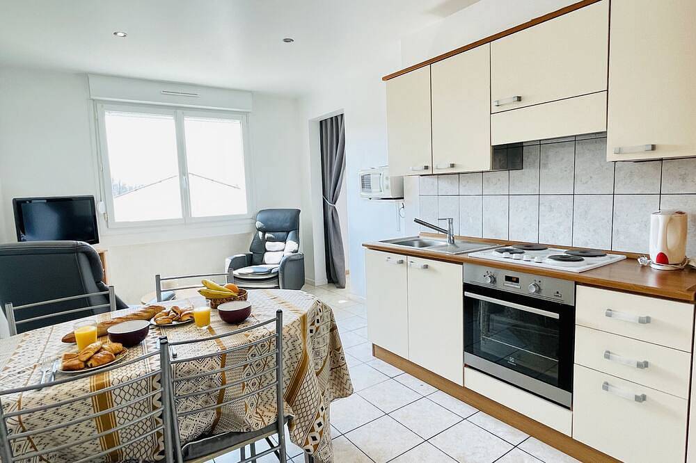 Entire apartment, Ronsard: Apartment 300 meters from the spa (unlimited parking) in La Vôge-les-Bains, Épinal region