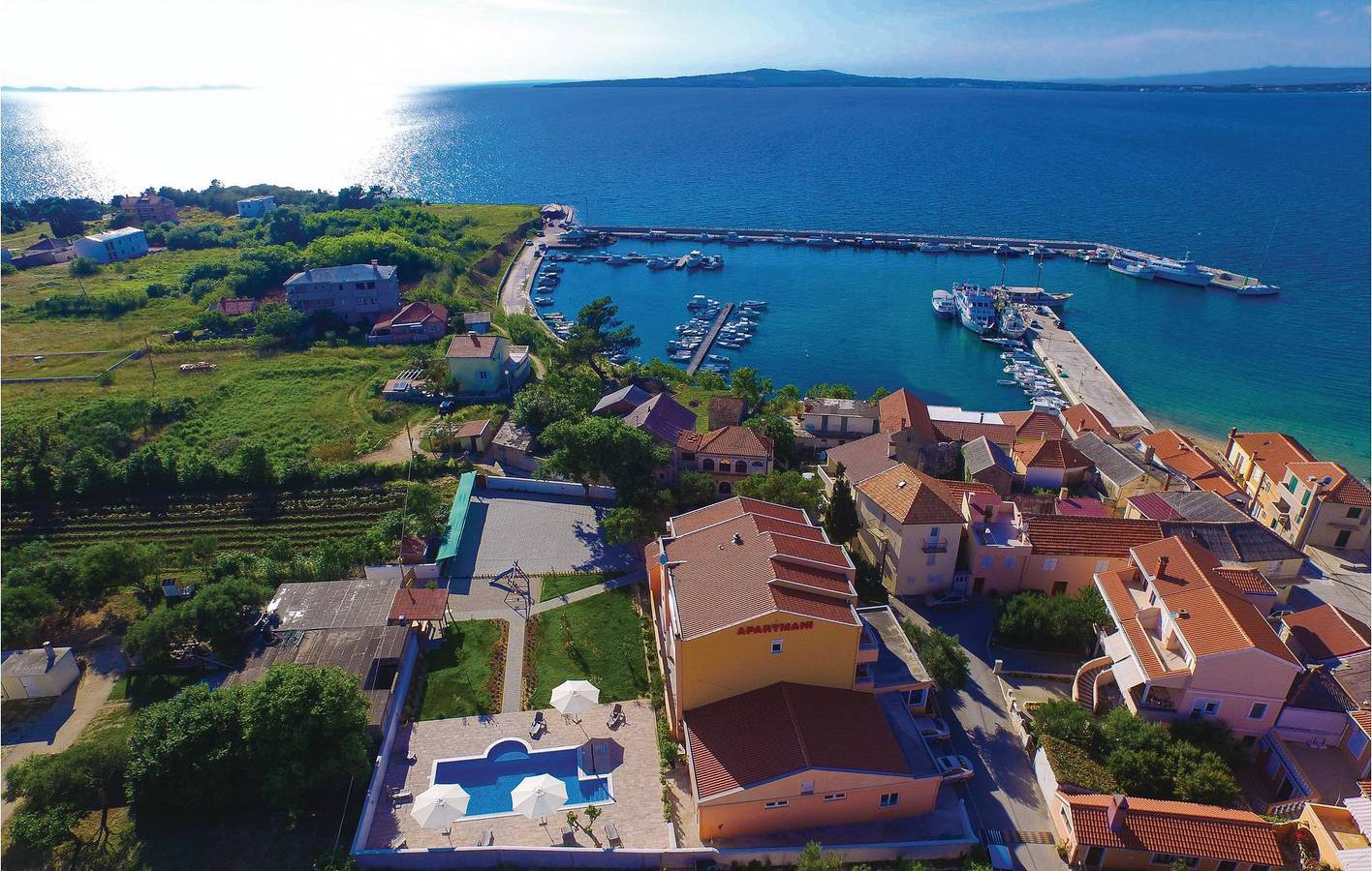 Geheel vakantieappartement, Vakantieappartement voor 4 personen met terras in Privlaka, Zadar