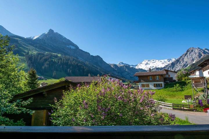 Hütte für 5 Personen, mit Balkon in Adelboden