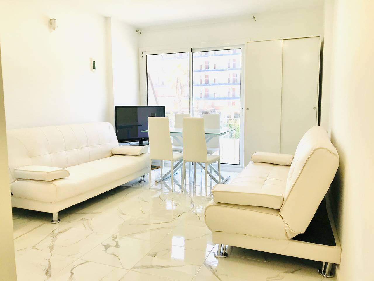 Estudio entero, Estudio moderno de diseño cerca de la playa con piscina in Central Lloret de Mar, Lloret de Mar