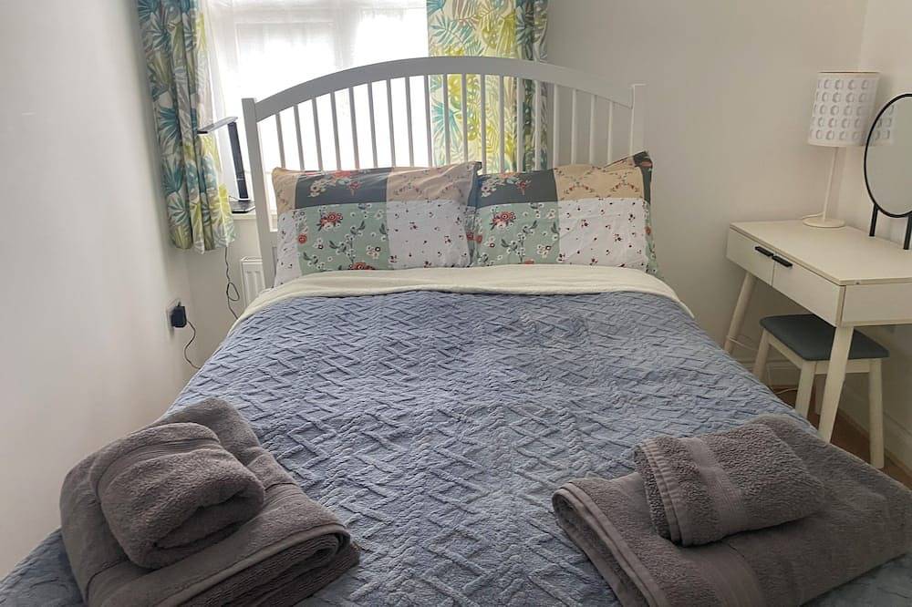 Entire apartment, Slough - Sleeps 3 - Petfriendly - Riverside - Bay in Slough, Berkshire