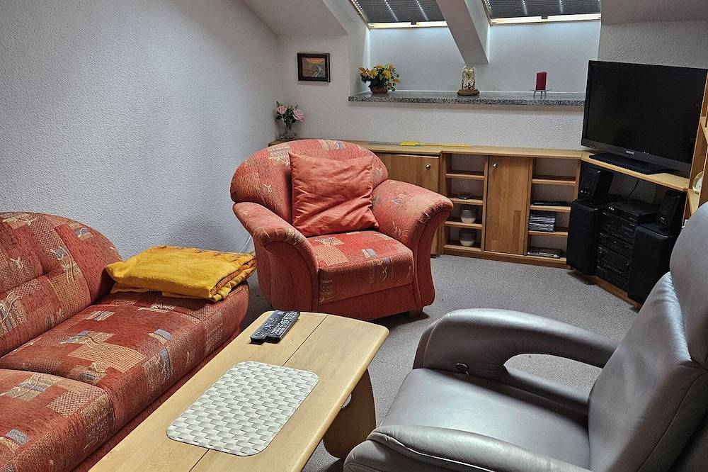 Ganze Wohnung, Gemütliche Dg-Ferienwohnung in Flossenbürg in Flossenbürg, Naturpark Nördlicher Oberpfälzer Wald