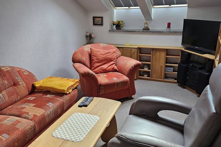 Ganze Wohnung, Gemütliche Dg-Ferienwohnung in Flossenbürg in Flossenbürg, Naturpark Nördlicher Oberpfälzer Wald