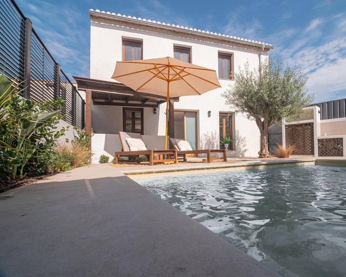 Chalet para 8 personas, con Balcón y Terraza además de Jardín y Piscina en 