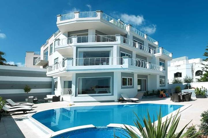 Villa para 29 pessoas, com jardim e varanda e ainda piscina - 1