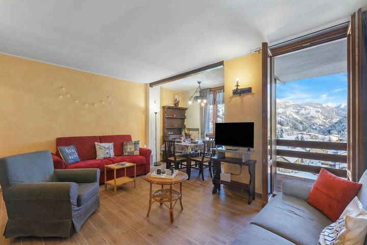 Ferienwohnung für 4 Personen, mit Balkon und Kinderpool in Pragelato