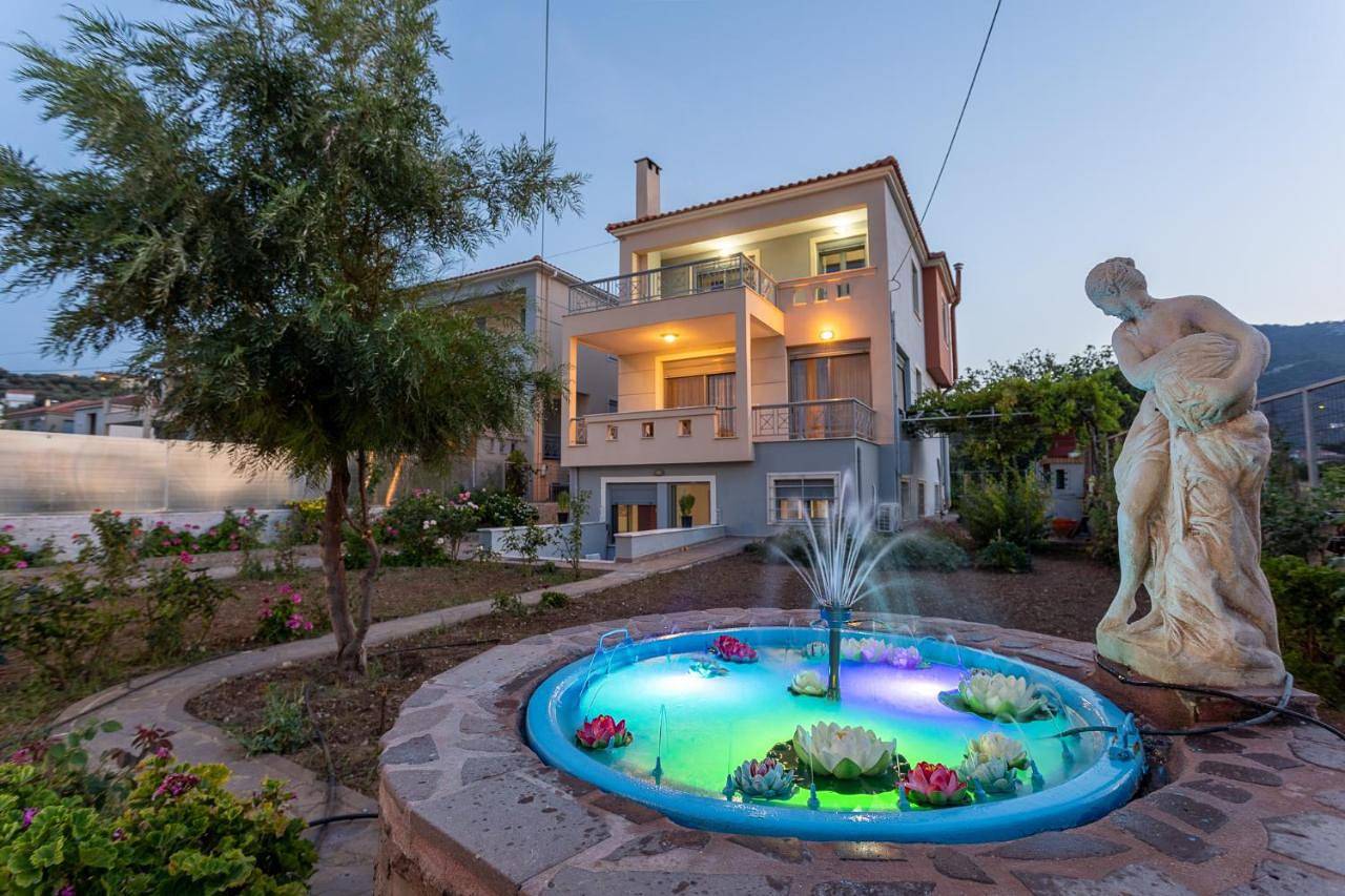 Elegant Sea View Garden 3-bedroom Villa - Private Garden - Private Parking in Vareia, North Aegean Islands