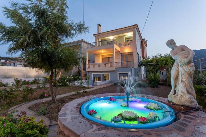 Villa für 5 Personen, mit Balkon und Terrasse sowie Garten und Ausblick auf Lesbos