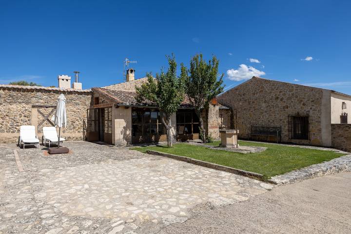 Ferienhaus 'Casa El Arroyal' mit privatem Pool, privater Terrasse und Wlan in Rades de Abajo, Pedraza