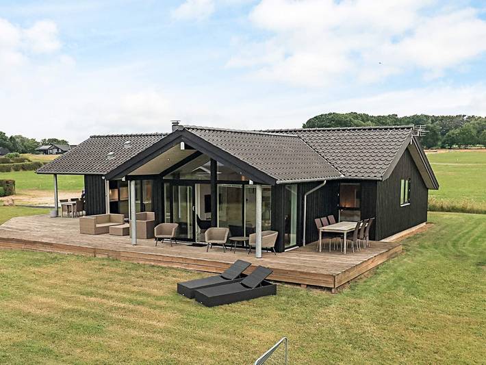 Ferieudlejning for 10 personer, med Terrasse og Sauna i Fåborg