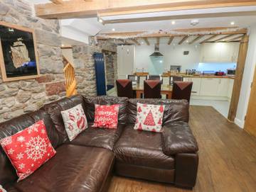 Holiday Rental for 6 People in Pembroke, Pembrokeshire, Photo 2
