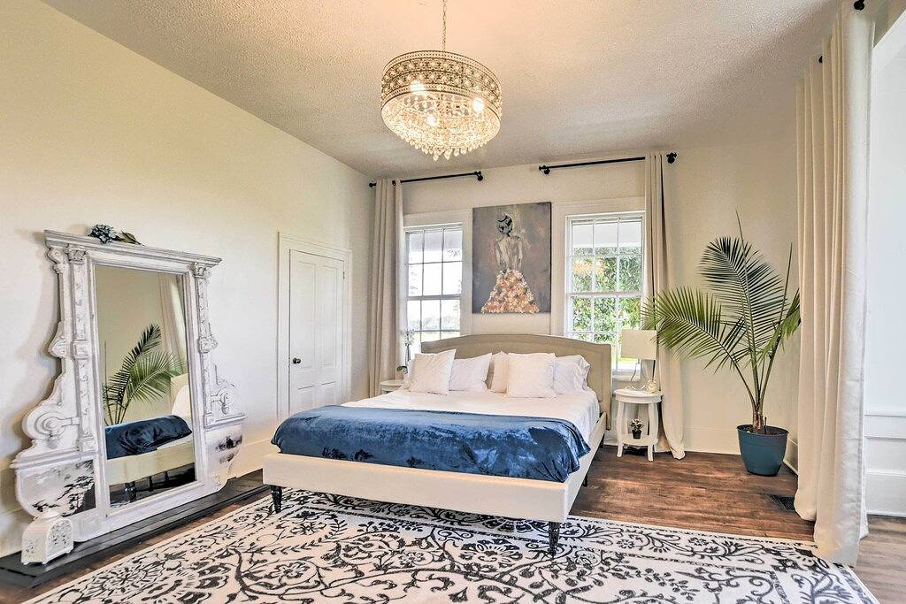 Stunning historic home w/ large rooms. Close to attractions. Kid & pet friendly! in Sellers, Florence - Conway und Umgebung