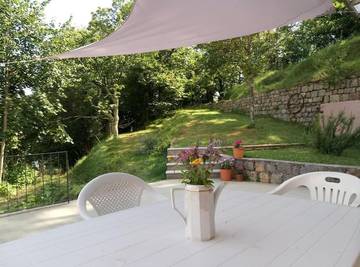 Gîte pour 6 personnes, avec terrasse ainsi que vue et jardin, animaux acceptés dans Serò