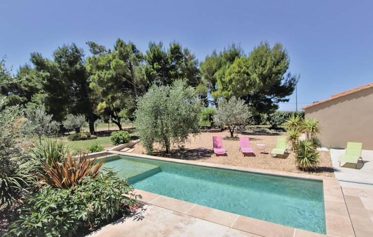 Location de vacances pour 6 personnes, avec piscine ainsi que jardin et terrasse à Avignon - 3