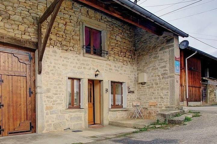 Location de vacances pour 6 personnes, avec jardin, animaux acceptés à Évosges