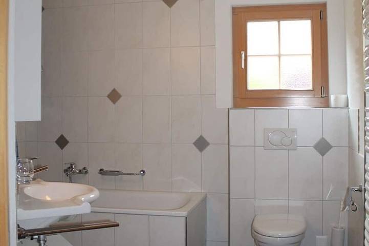 Appartement entier, Rawilstrasse 33 Appartement/Fewo, Dusche oder Bad, Wc, 2 Schlafräume in Lenk im Simmental, Lenk