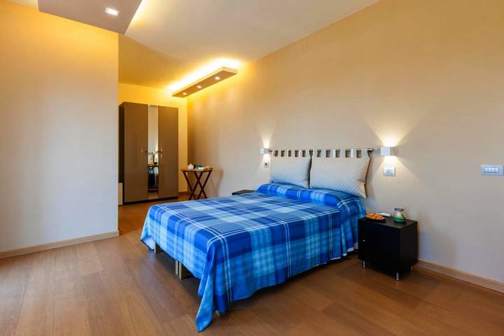 Location de vacances pour 2 personnes, avec Terrasse et Jardin ainsi que Piscine et Vue à Torre del Greco - 3
