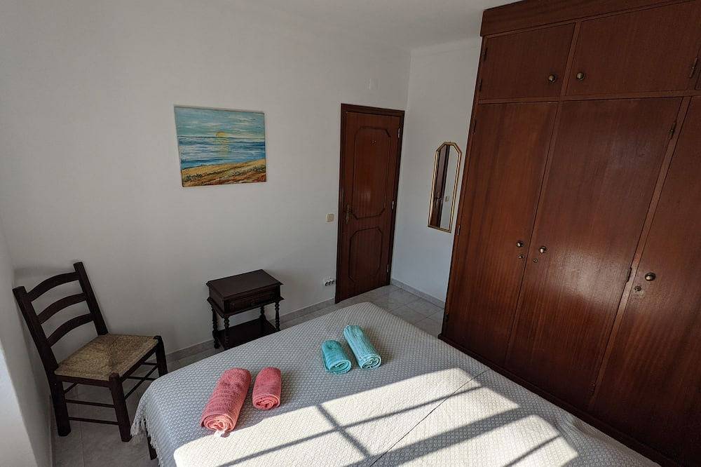 , Fullt modernisert koselig fisker hus med takterrasse in Ferragudo, Faro-distriktet