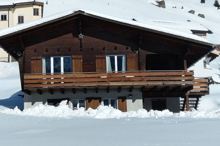 Location de vacances pour 6 personnes, avec Terrasse ainsi que Jardin et Piscine à Bivio