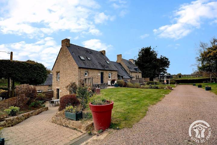 Gîte pour 7 personnes, avec jardin et terrasse à Saint-Méloir-des-Ondes - 2